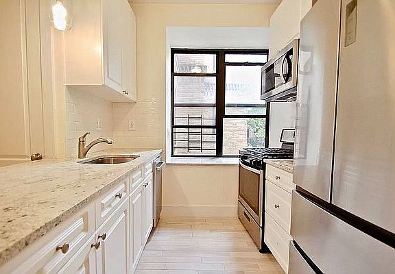 3rd image of 92 Pinehurst Ave APT 1F