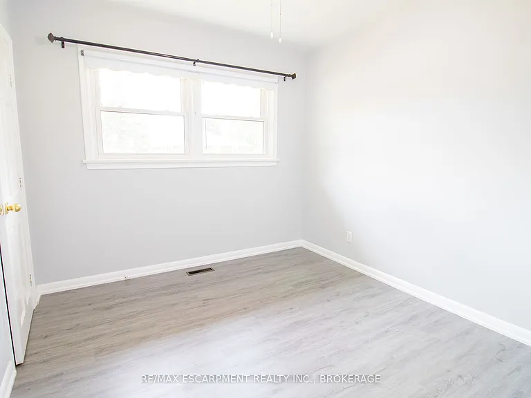 98 James St E #1 — Photo 9