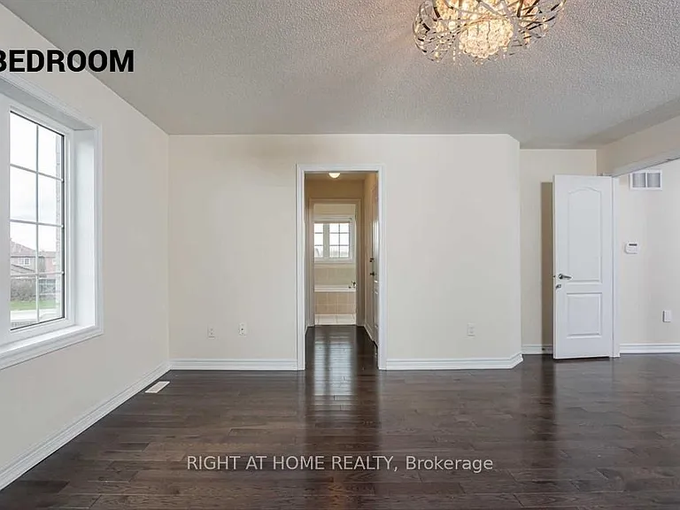 22 Vanwood Cres — Photo 9