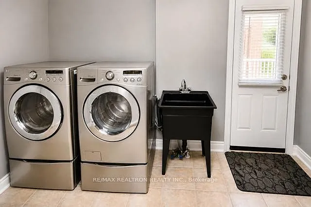 100 Sun King Cres — Photo 17