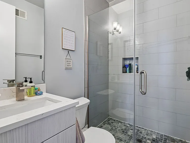 619 Harvard St NW #2 — Photo 20