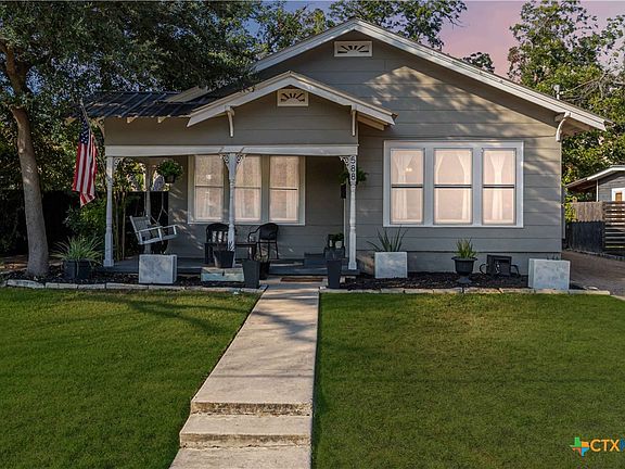 3rd image of 588 Willow Ave