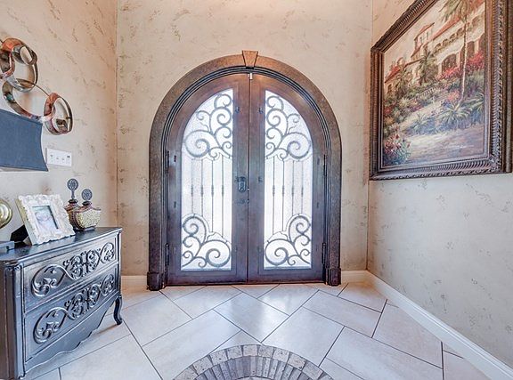 3rd image of 403 Skywood Cir