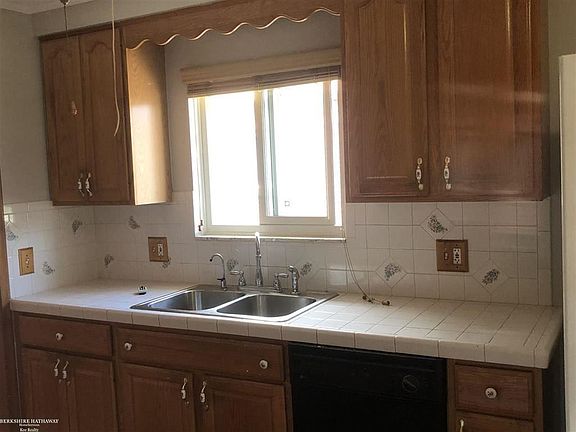 2nd image of 22512 Visnaw St