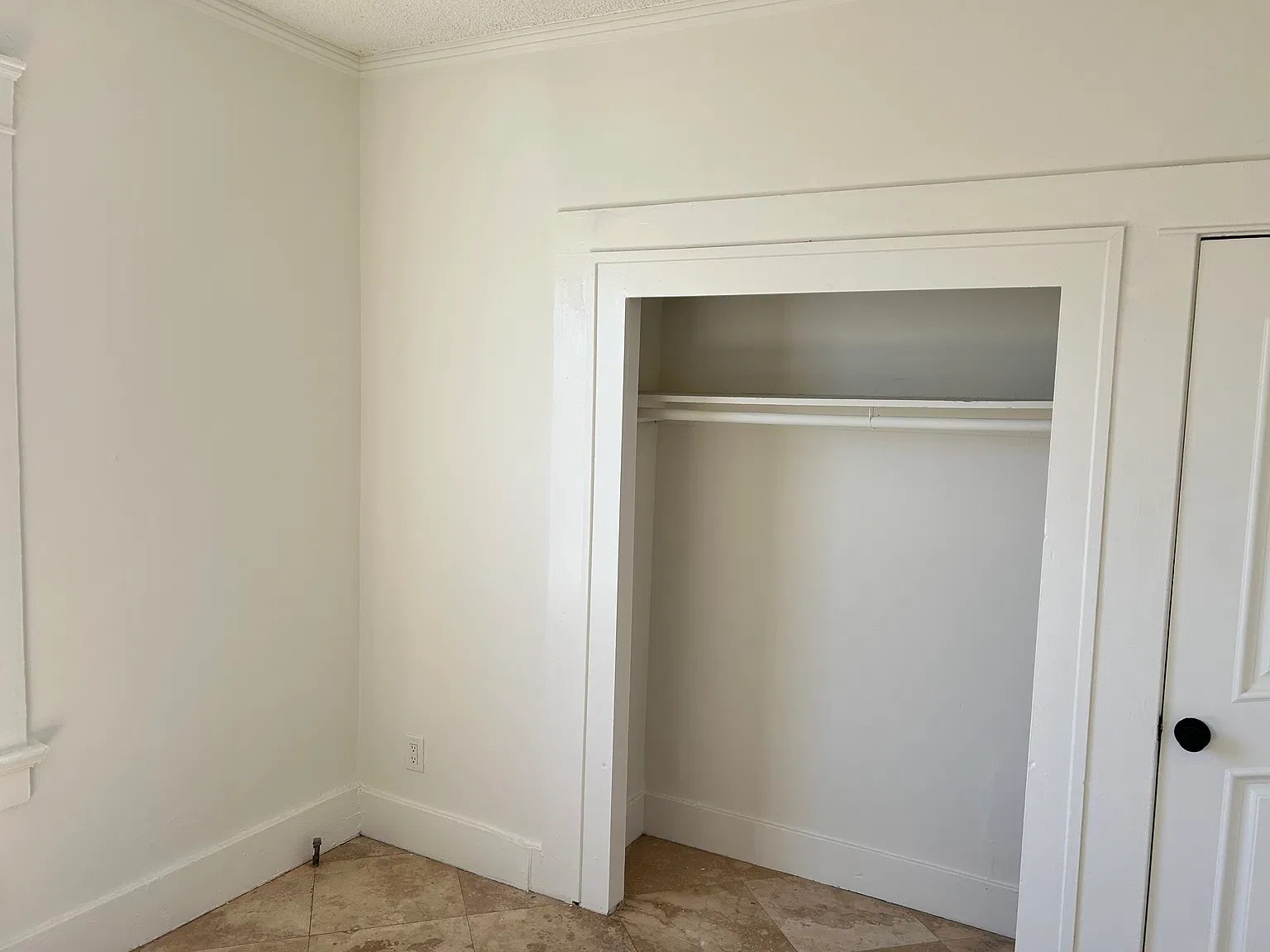 120 Westminster Ave — Photo 1