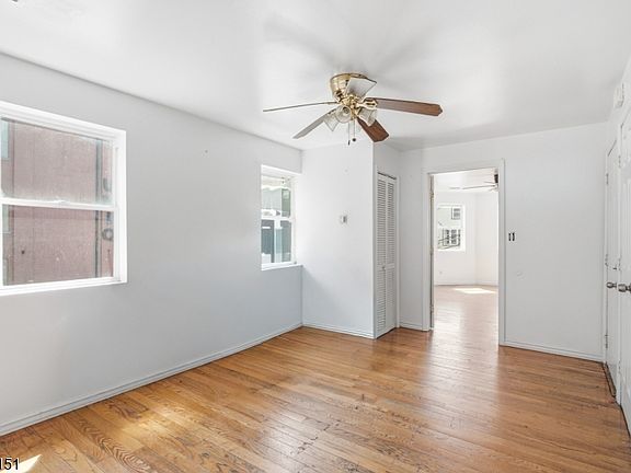 5th image of 524 Mulberry St