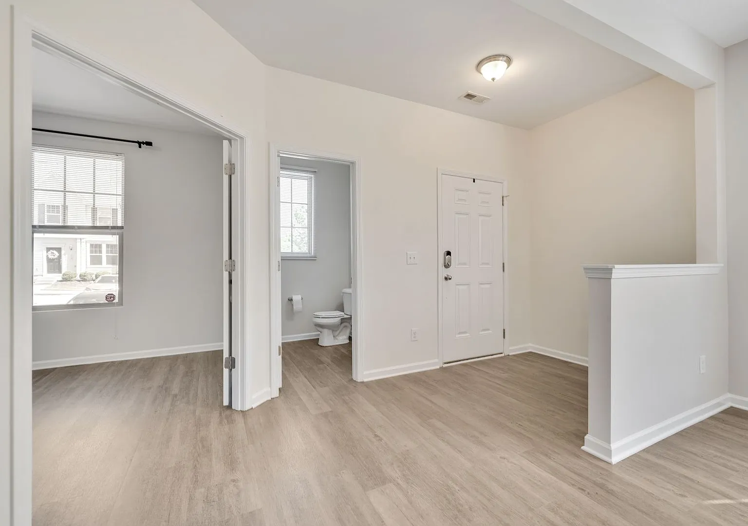 Gorgeous 3 Bedroom, 2.5 Bath Townhouse in Rustica Oaks! — Photo 2