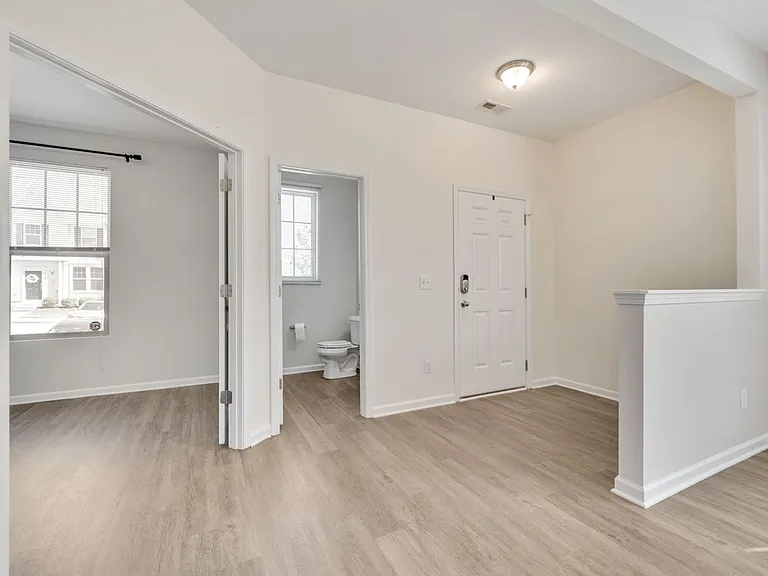 11 Moss Grove Ln — Photo 2