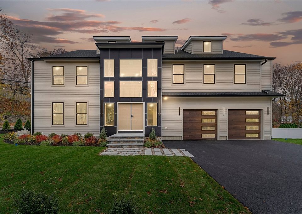 1st image of 8 Noanett Rd