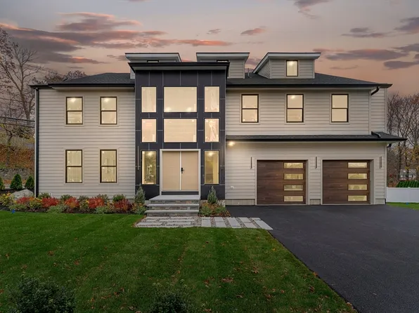 8 Noanett Rd, Needham Heights, MA 02494