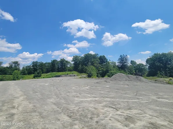 Creamton Dr, Lake Como, PA 18437
