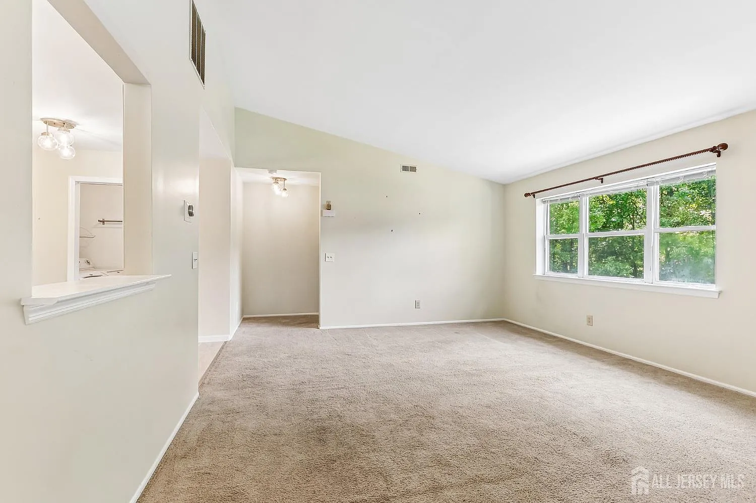 2 bed, 1.5 bath, 1082 sqft, $2,400 — Photo 4