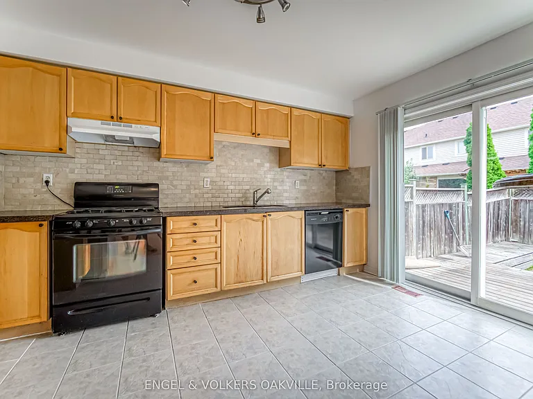 1121 Barclay Cir — Photo 4
