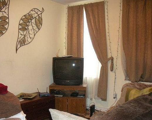 2nd image of 234 Hanover St #16