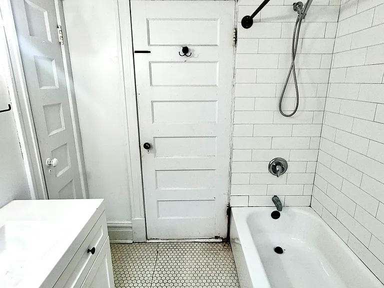 6027 McPherson Ave #2F — Photo 4