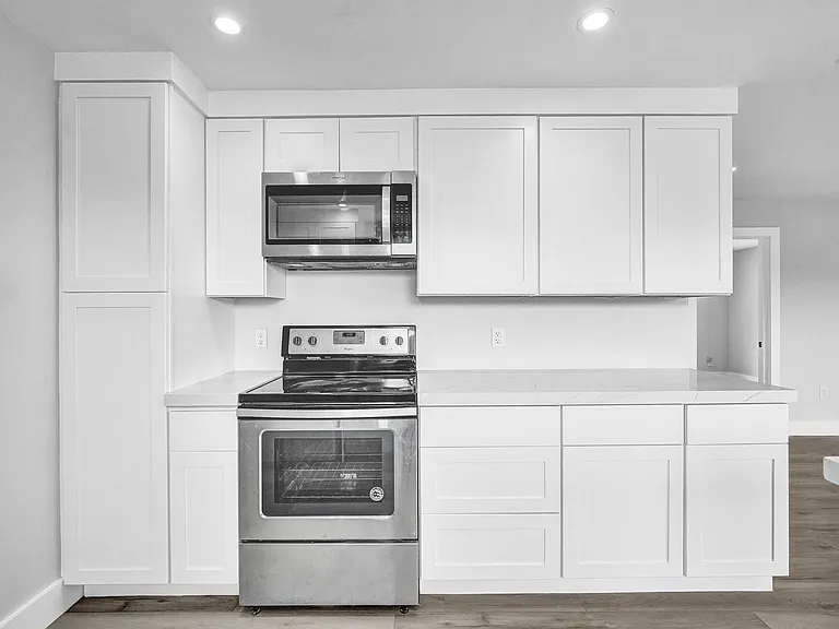 5601 SW 36th Ct — Photo 7