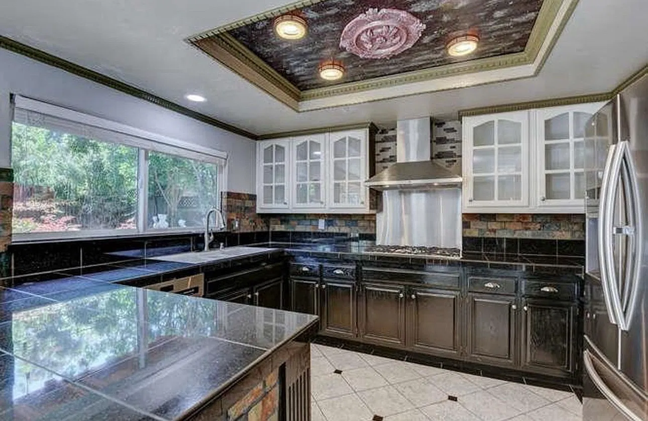 4 bed, 2264 sqft, $4,695 — Photo 4