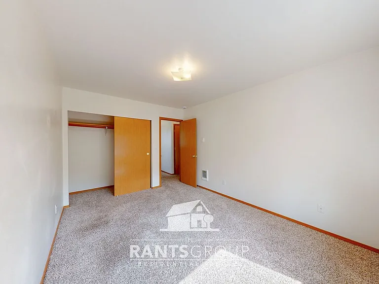 695R — Photo 26