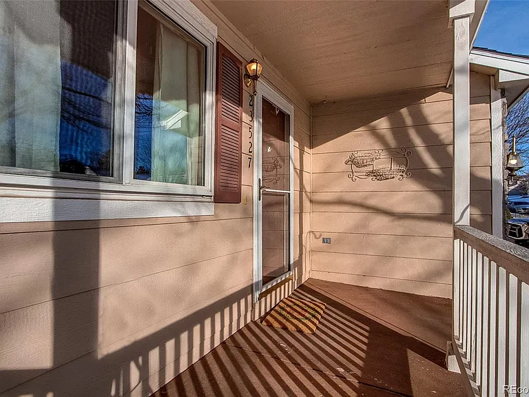 23527 Broadmoor Dr — Photo 43