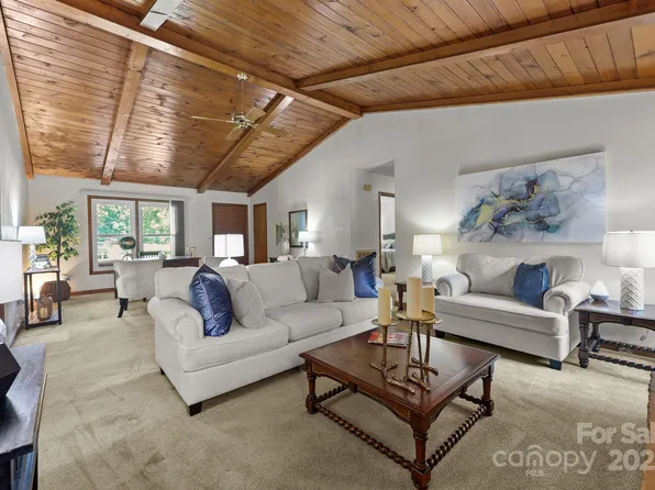 8613 Middleton Cir, Harrisburg, NC 28075