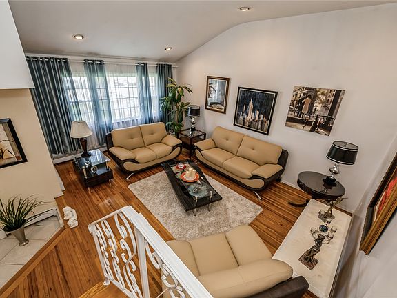 5th image of 22 Eldorado Dr