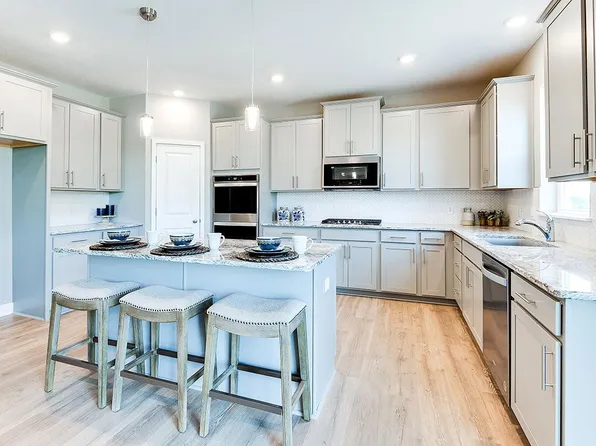 8278 Brumby Trl, Woodbury, MN 55129