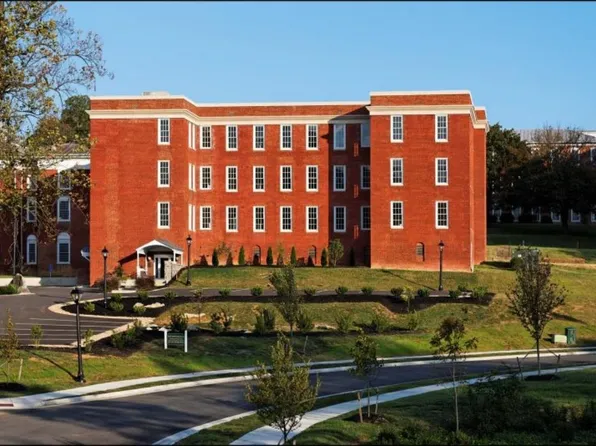 101 Village Dr #303, Staunton, VA 24401