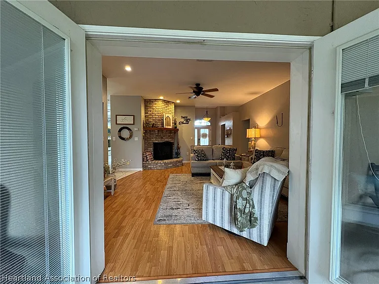 2843 Meadowood Ln — Photo 32