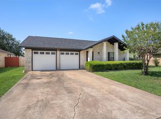 306 Drake Ln, Taylor, TX 76574