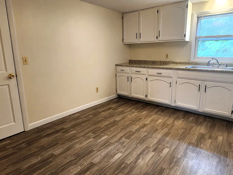 eat in kitchen