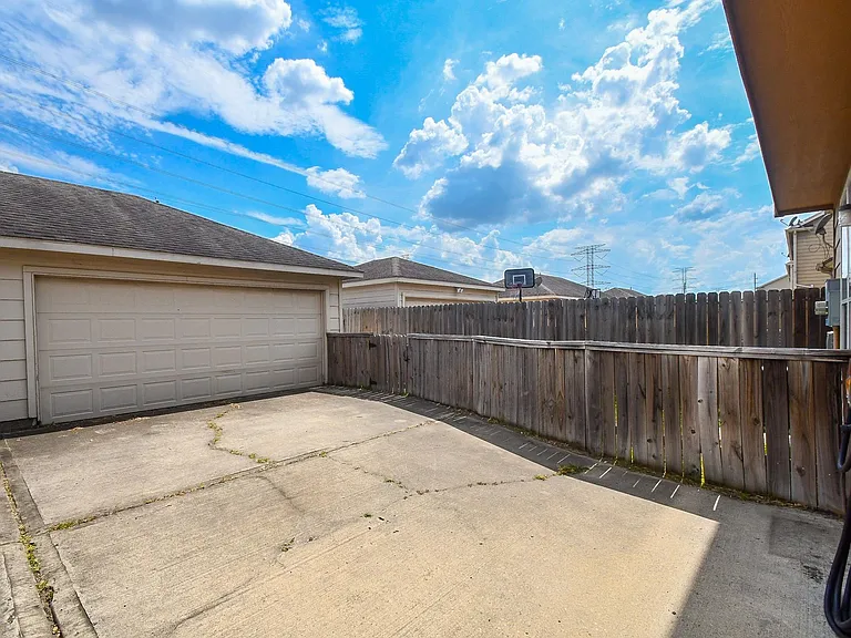 16843 Mammoth Springs Dr — Photo 26