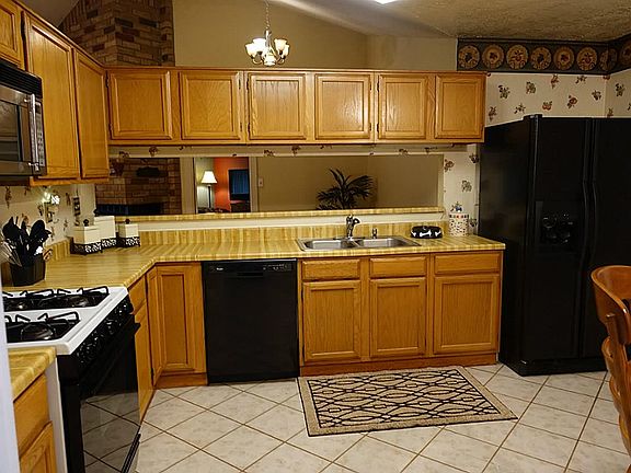 3rd image of 10921 Pinewood Ct