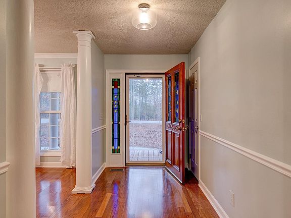 5th image of 1033 Hillcrest Rd