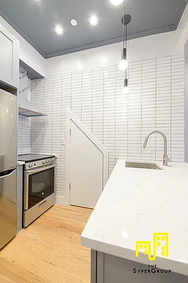 Rented by The Syper Group | media 71