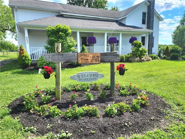 6097 Seufert Rd, Orchard Park, NY 14127