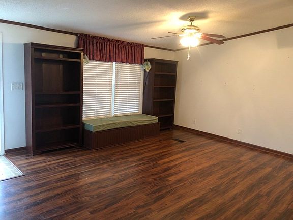 3rd image of 233 Mimosa Dr