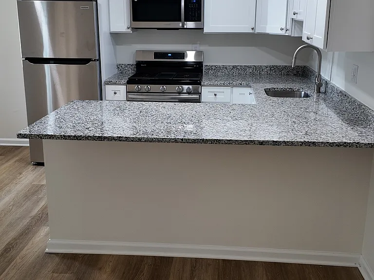 10 Cedar Ave #E — Photo 2