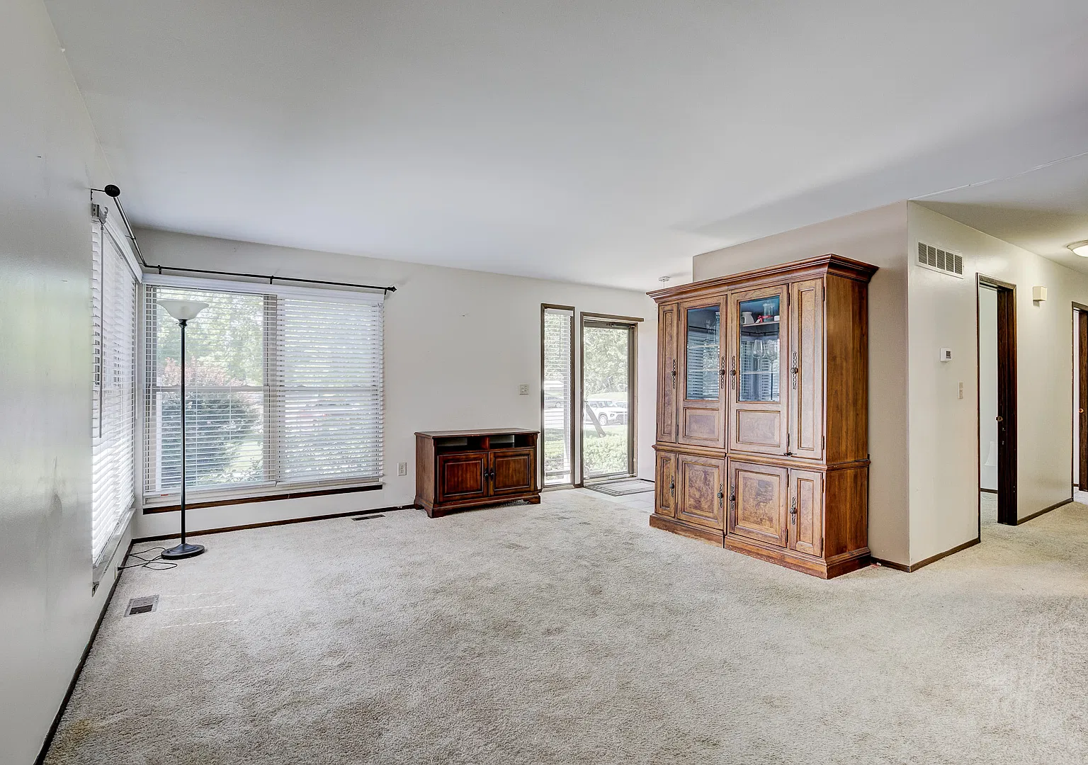 3 bed, 1.5 bath, 1182 sqft, $2,100 — Photo 3