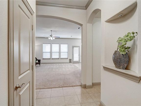 3rd image of 208 Belford St S