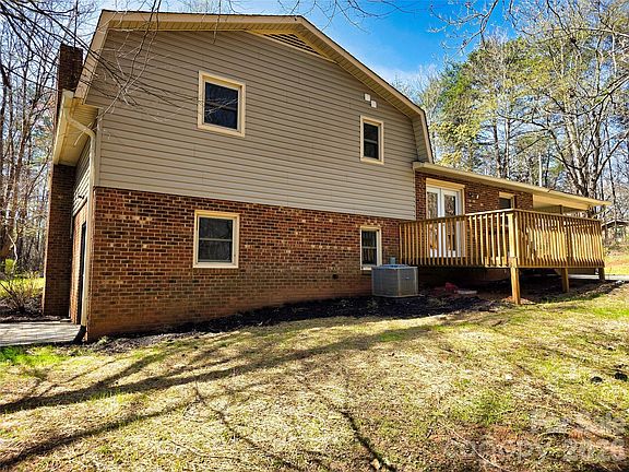 5th image of 323 Mount Bethel Rd