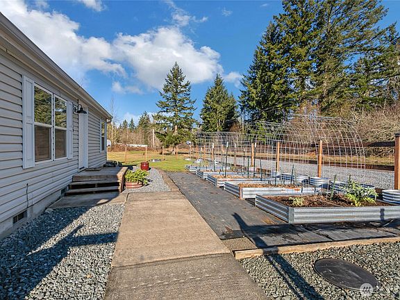3rd image of 33116 E 84th Avenue E