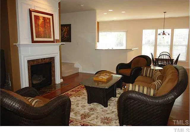 Wonderful 3br/2.5ba end unit townhome!! 1 car garage, across from community pool! Available Now! — Photo 2