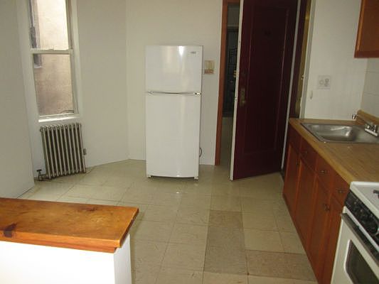 5th image of 423 E 73rd St #2E