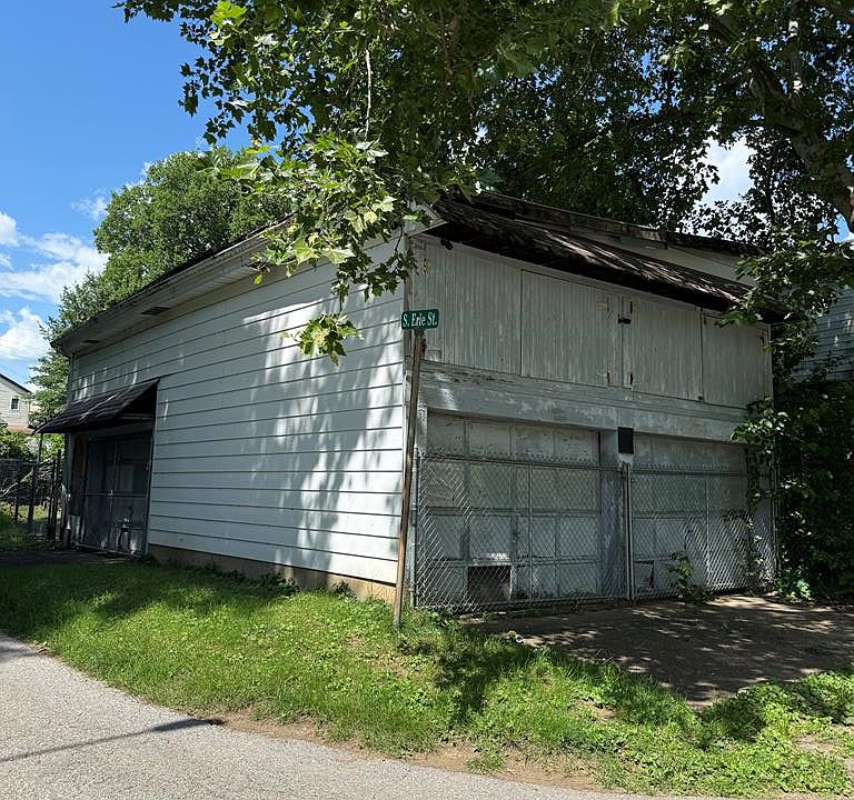 1st image of 221 S Walbash Street