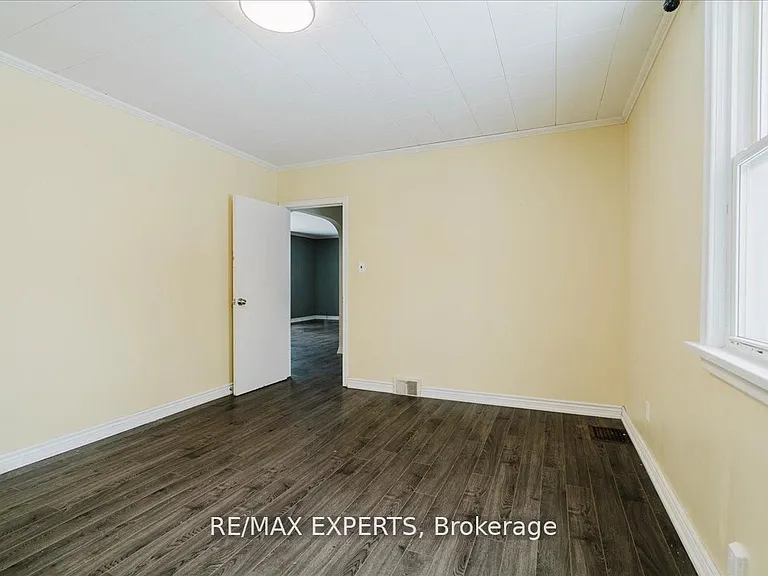5323 Lawrence Ave E — Photo 25