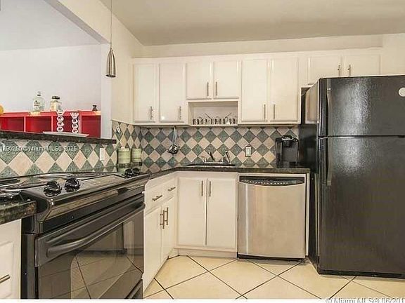 4th image of 20400 W Country Club Dr APT 410