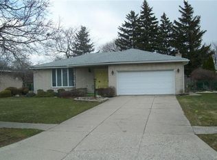 151 Coventry Rd, Williamsville, NY 14221