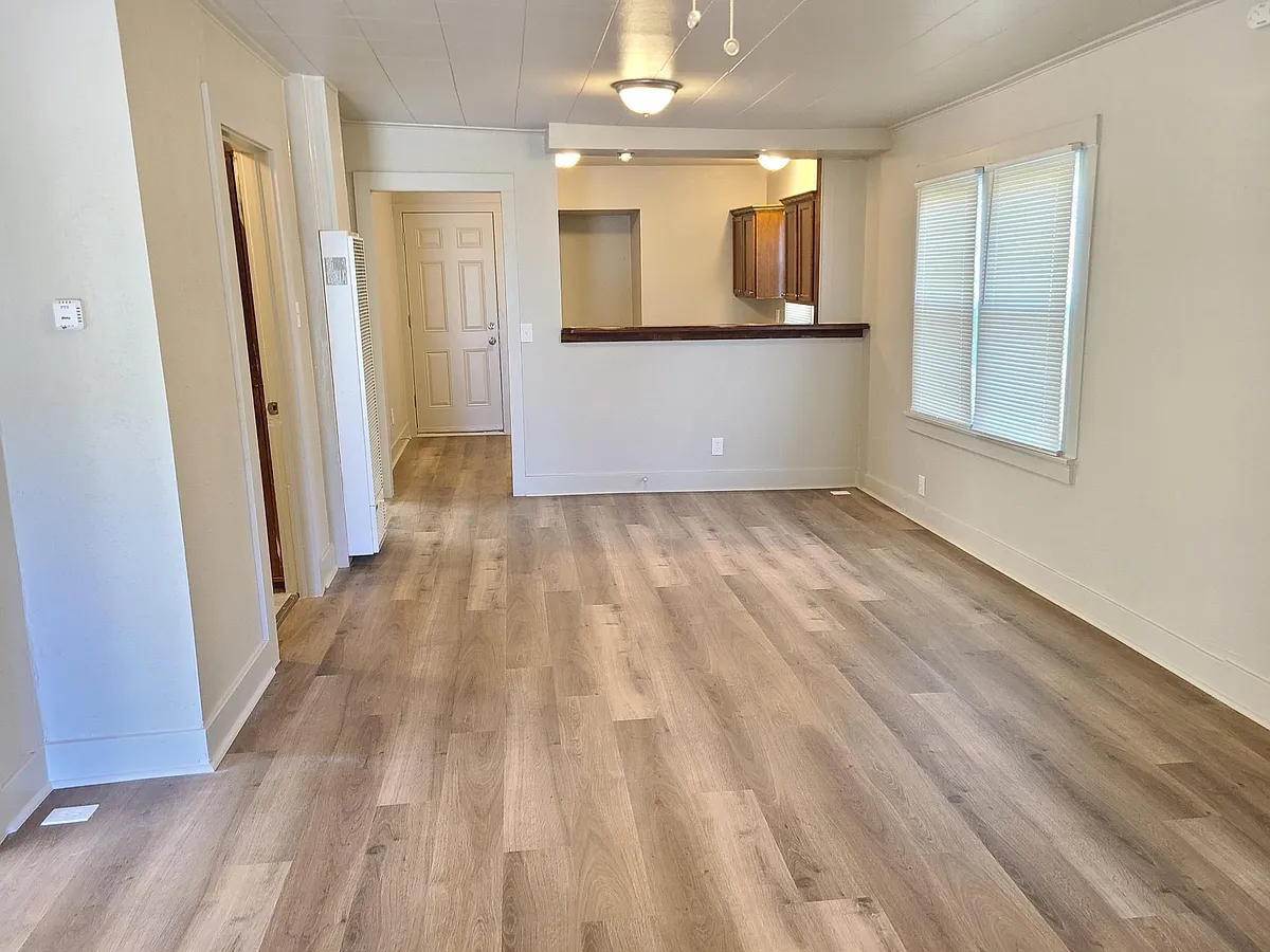 Building Photo - 440 S 37th West Ave