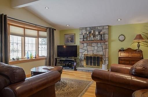 4th image of 11 Cortland St