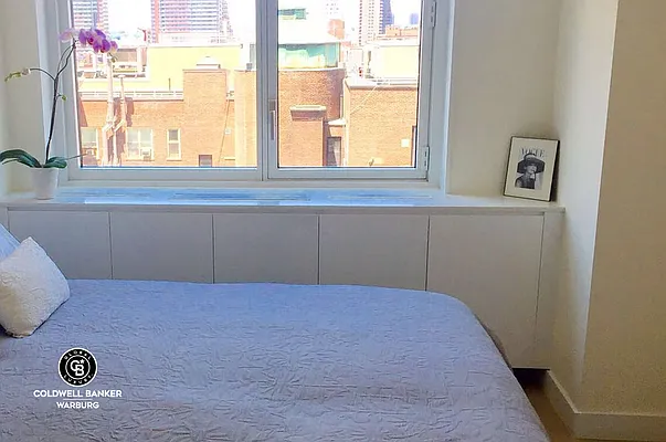 Rented by Coldwell Banker Warburg | media 11